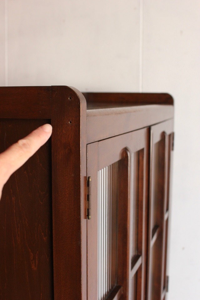 モールガラスの戸棚