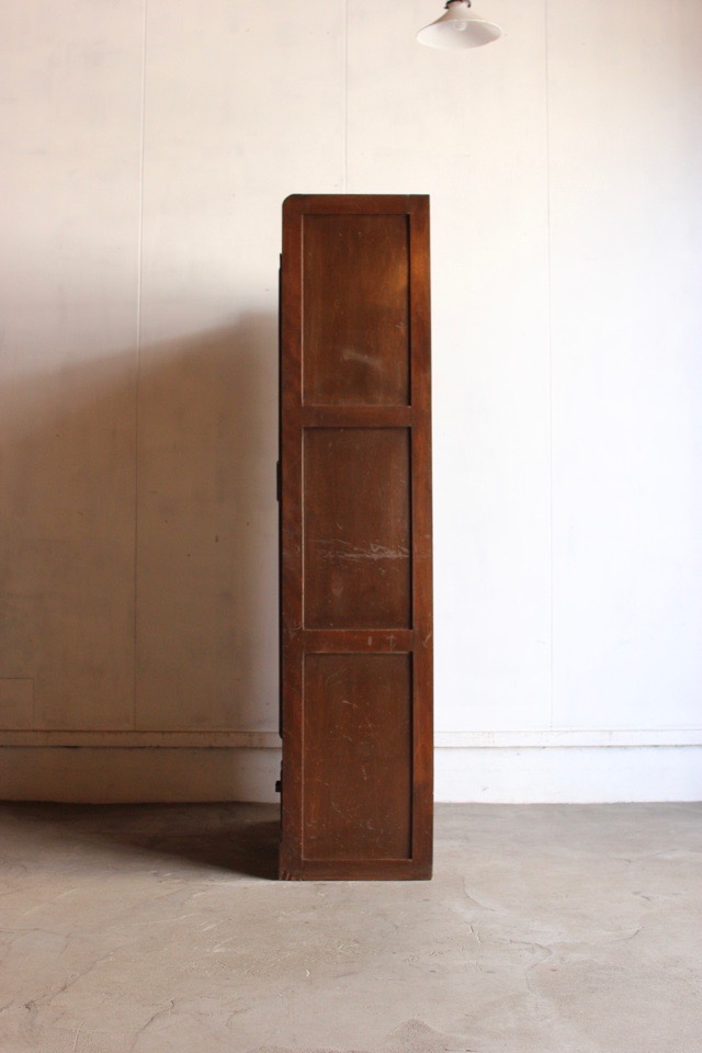 モールガラスの戸棚