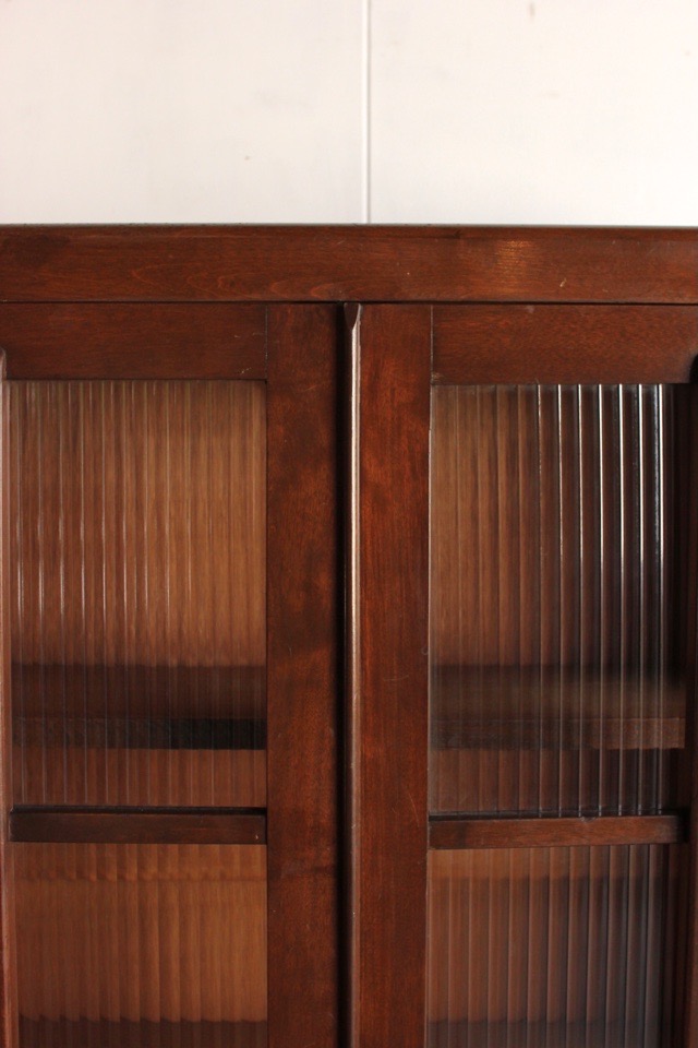 モールガラスの戸棚