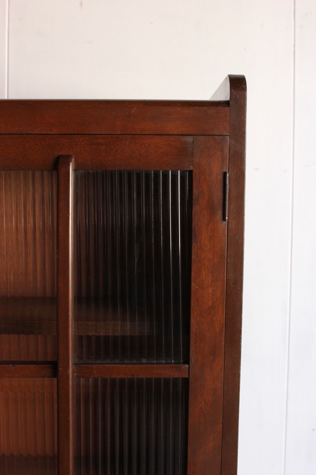 モールガラスの戸棚