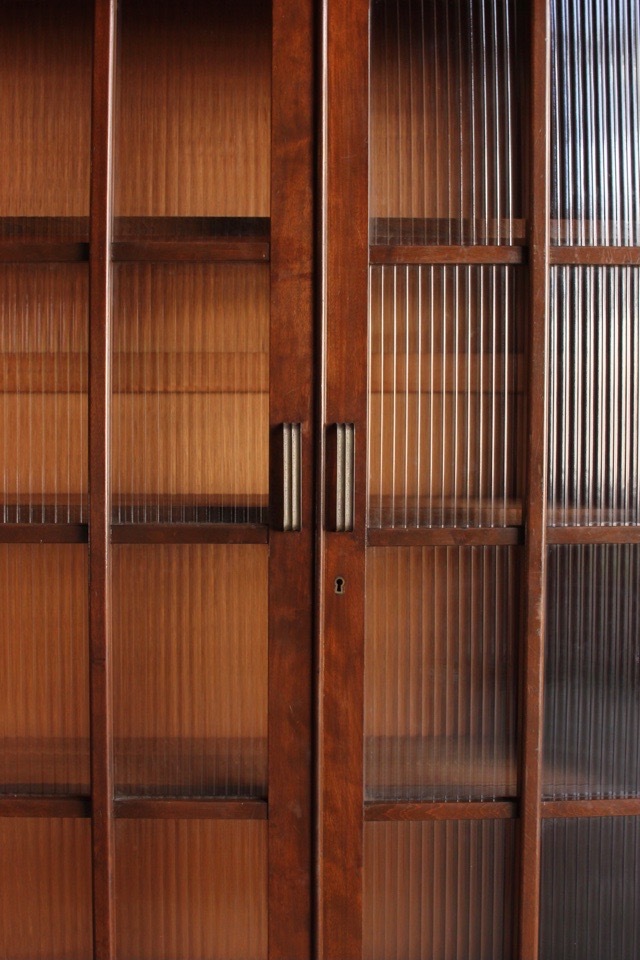 モールガラスの戸棚