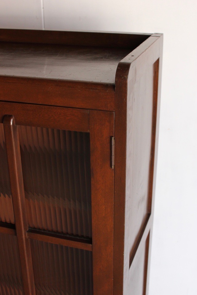 モールガラスの戸棚