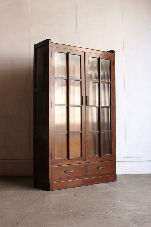 モールガラスの戸棚