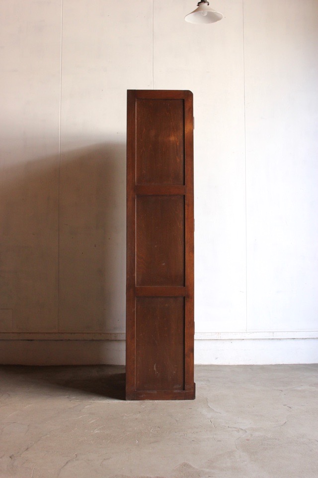 モールガラスの戸棚