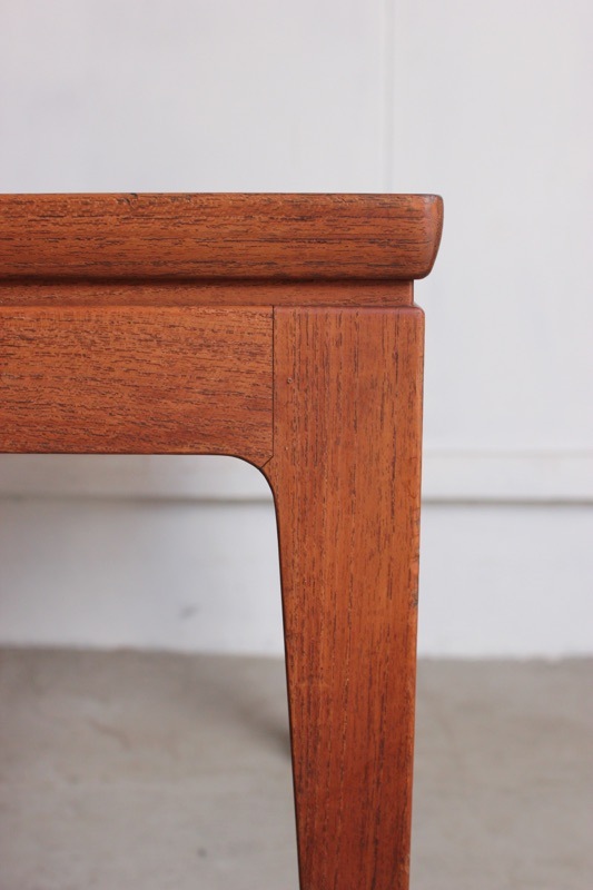 センターテーブル