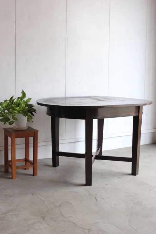 楕円形のテーブル