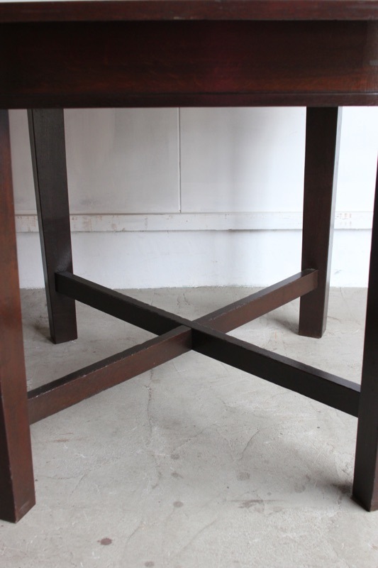 楕円形のテーブル