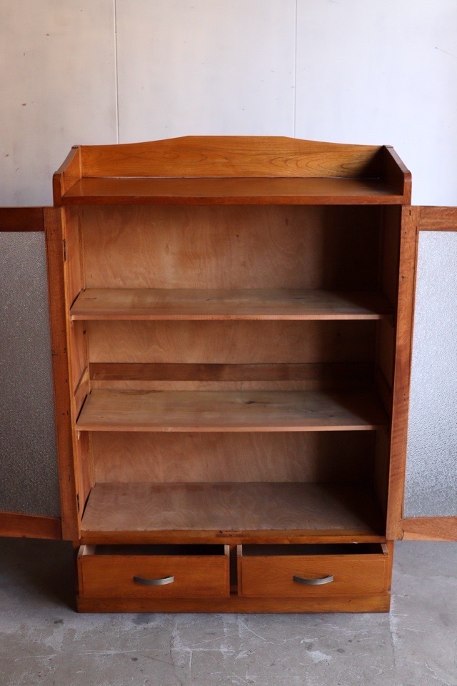 ダイヤガラスの戸棚