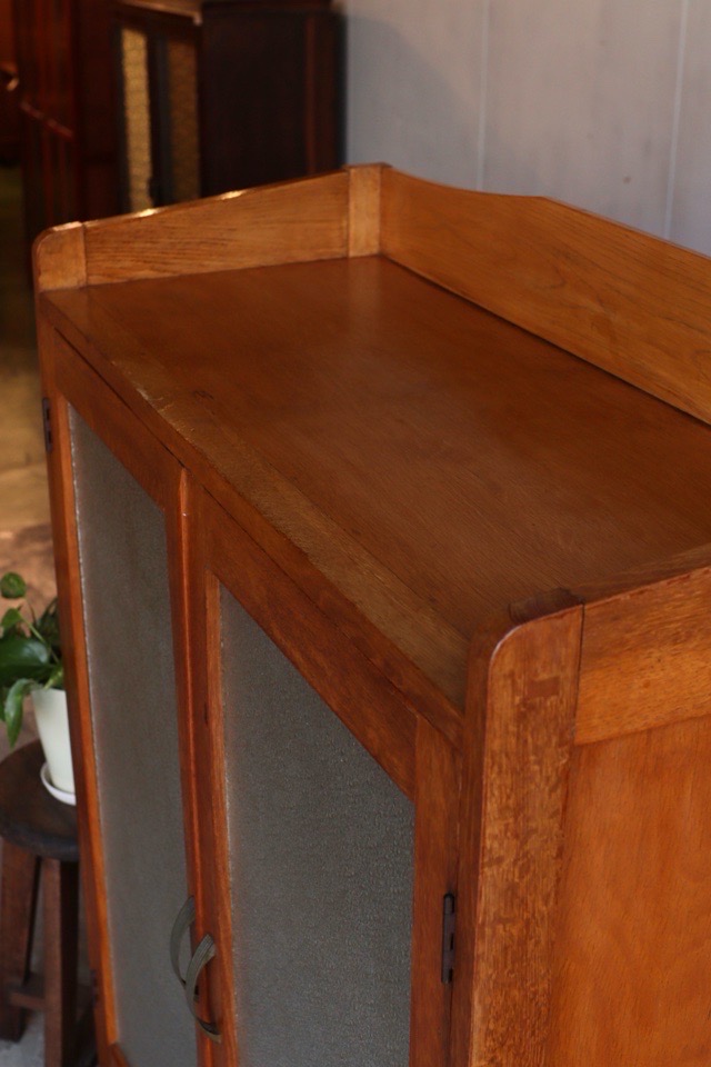 ダイヤガラスの戸棚