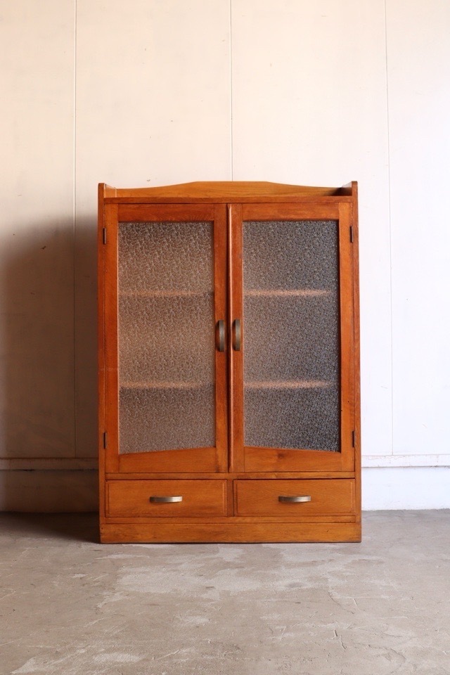 ダイヤガラスの戸棚