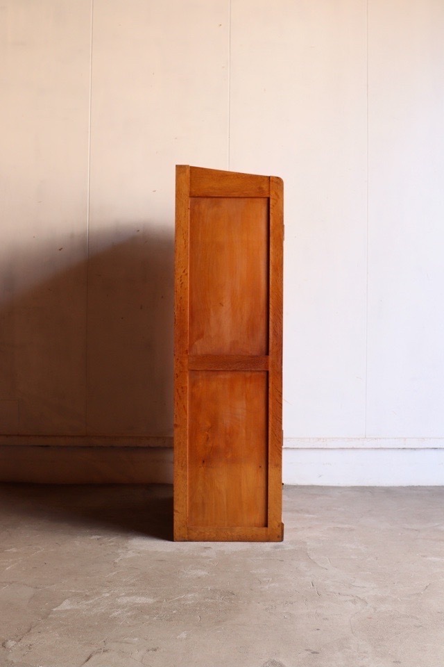 ダイヤガラスの戸棚