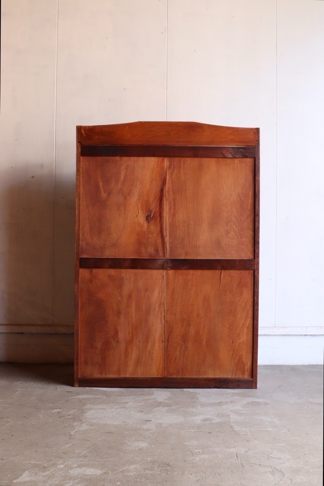 ダイヤガラスの戸棚