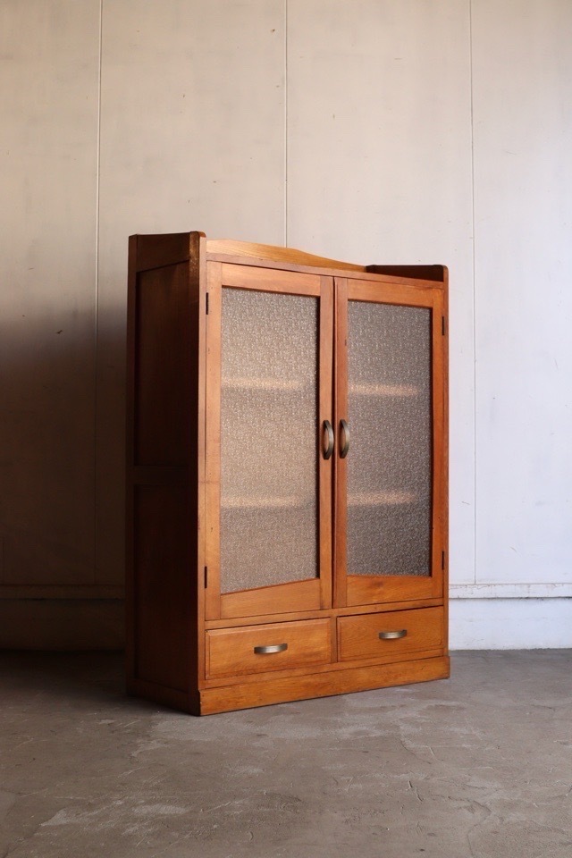 ダイヤガラスの戸棚