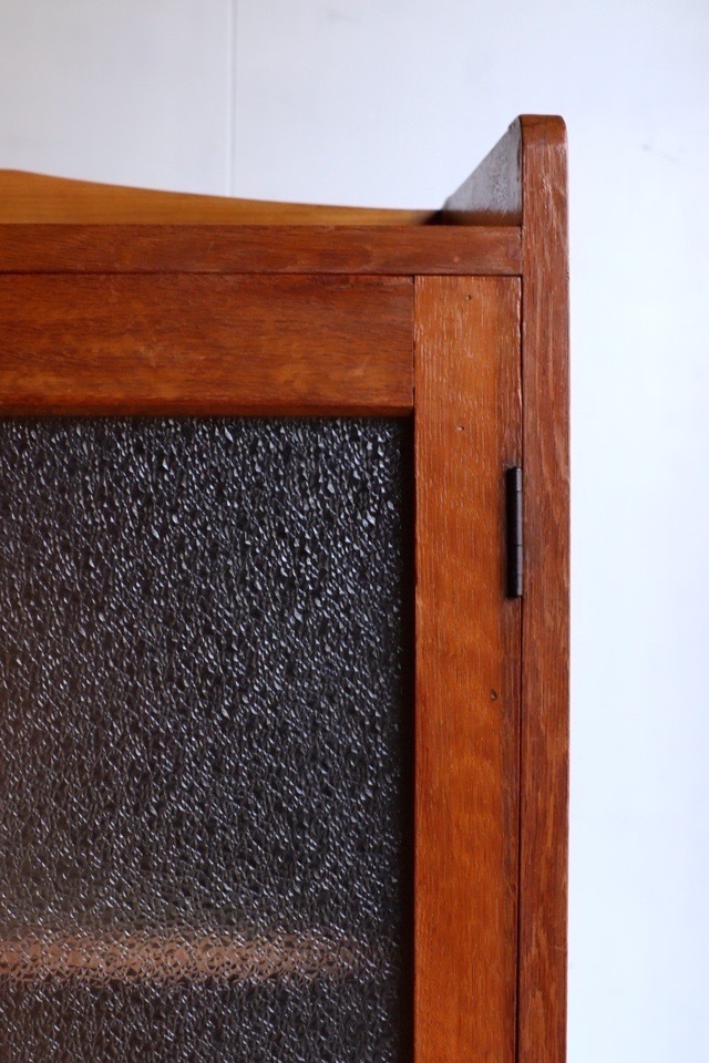 ダイヤガラスの戸棚