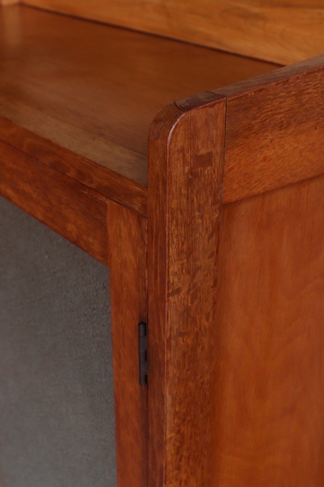 ダイヤガラスの戸棚