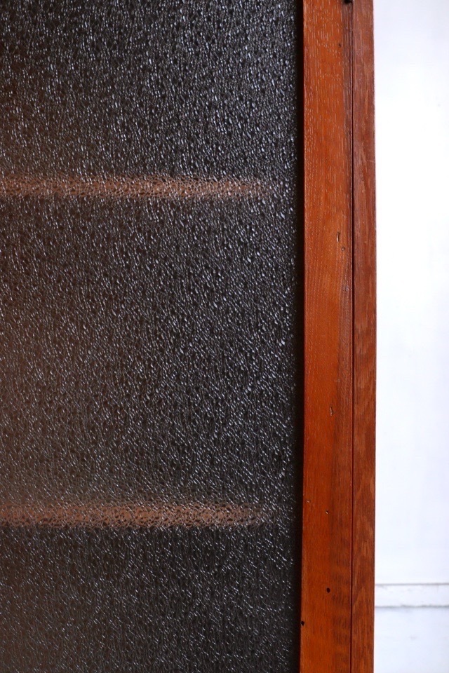 ダイヤガラスの戸棚