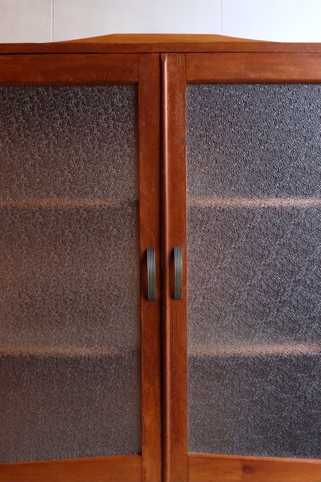 ダイヤガラスの戸棚