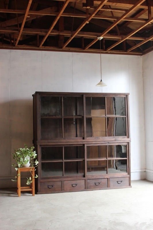 ガラス引戸棚 | 全ての商品 - 古家具古道具 そうすけ