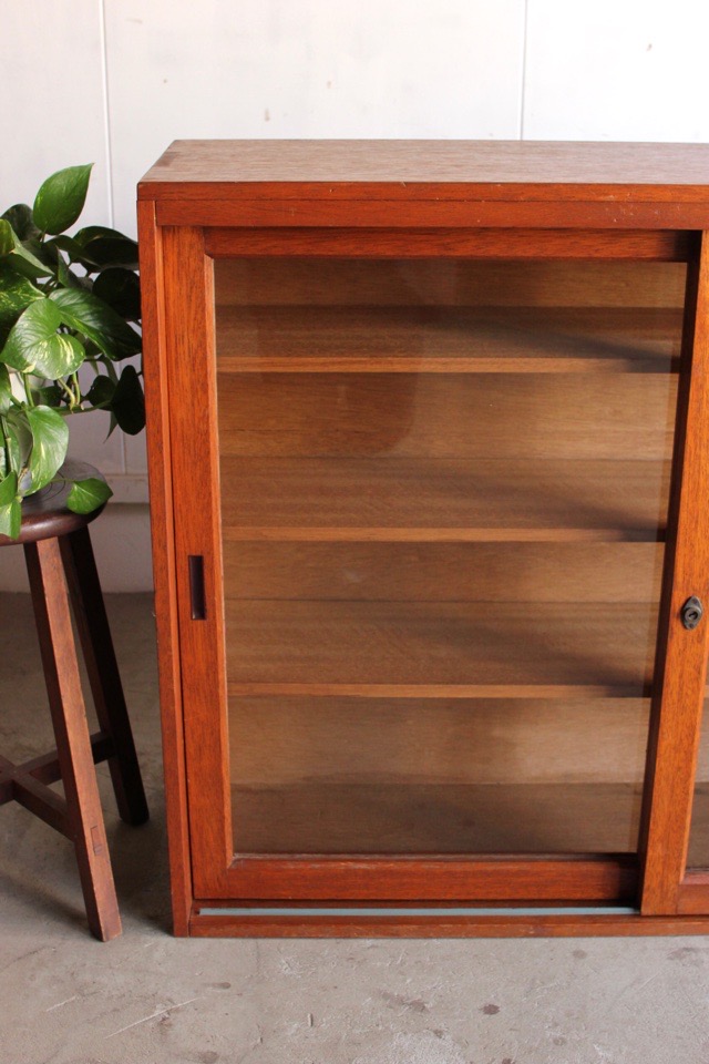 ガラス引戸棚 | 全ての商品 - 古家具古道具 そうすけ