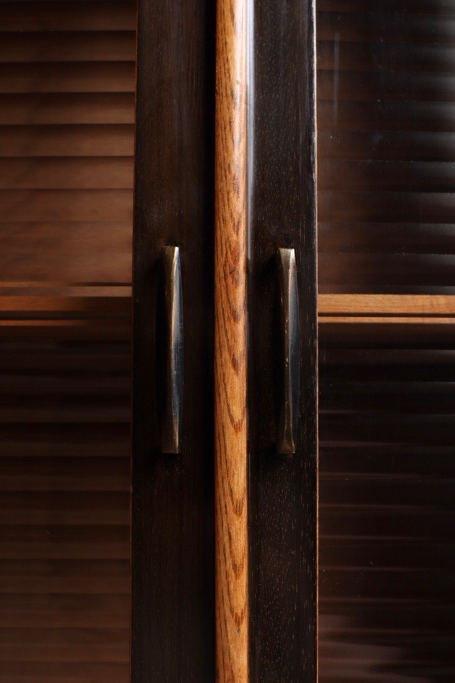 モールガラスの戸棚