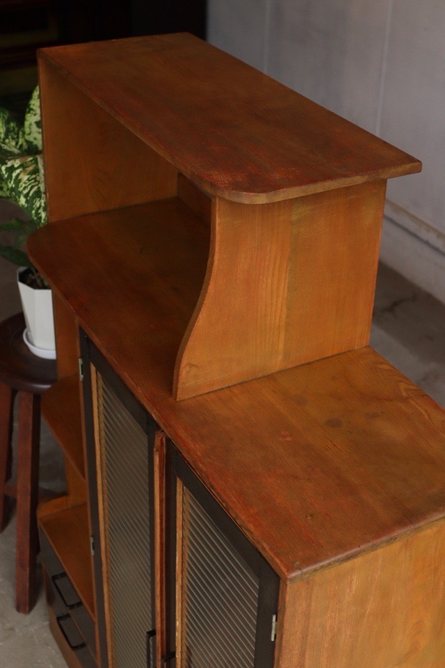 モールガラスの戸棚