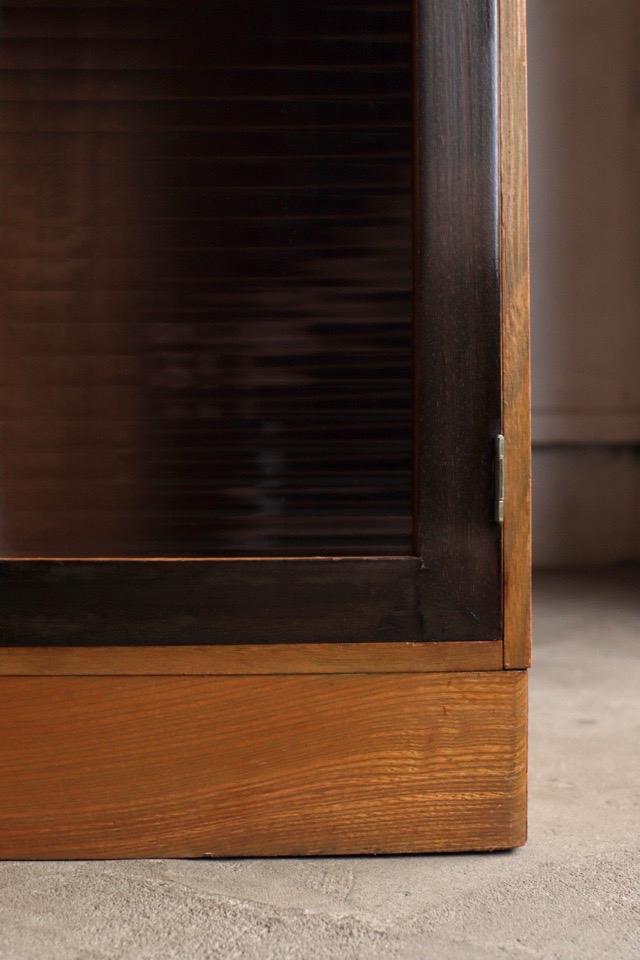 モールガラスの戸棚