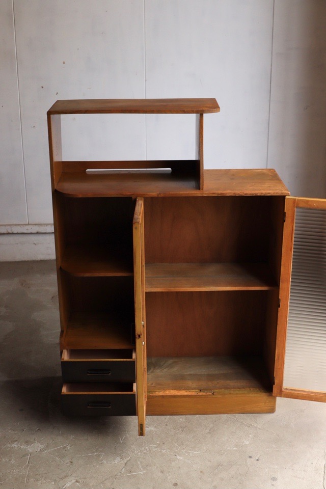 モールガラスの戸棚