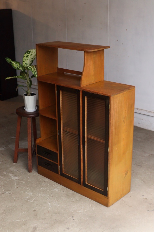 モールガラスの戸棚