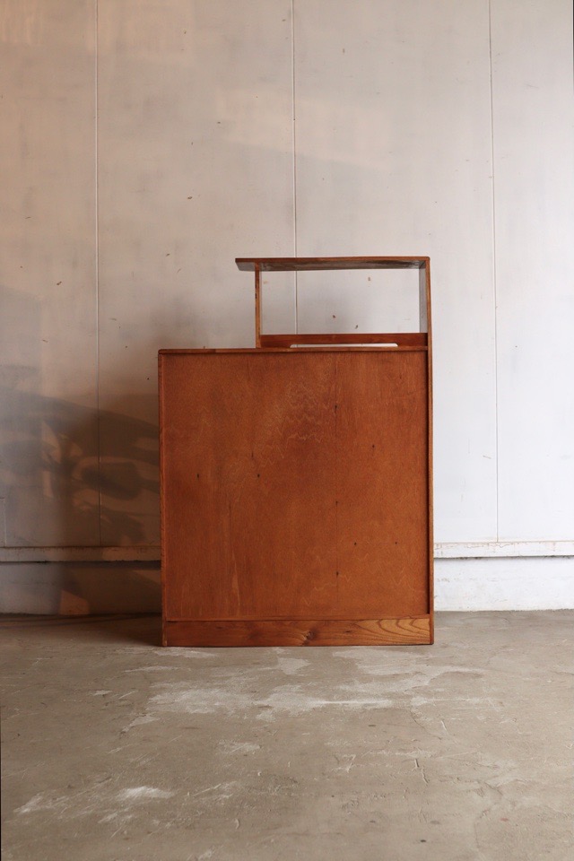 モールガラスの戸棚