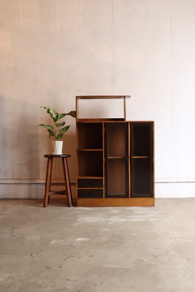 モールガラスの戸棚