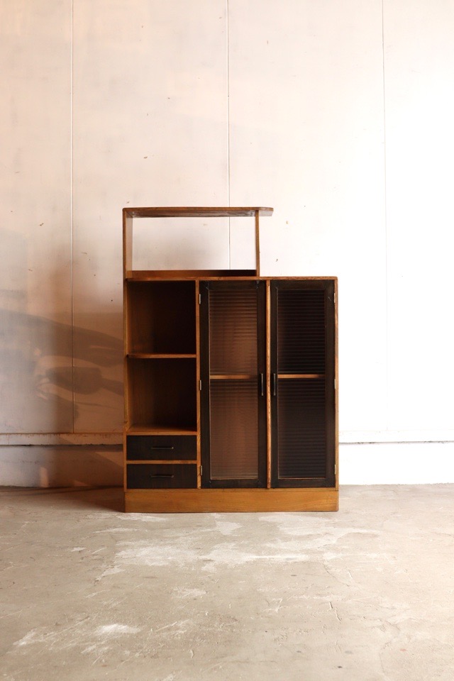 モールガラスの戸棚