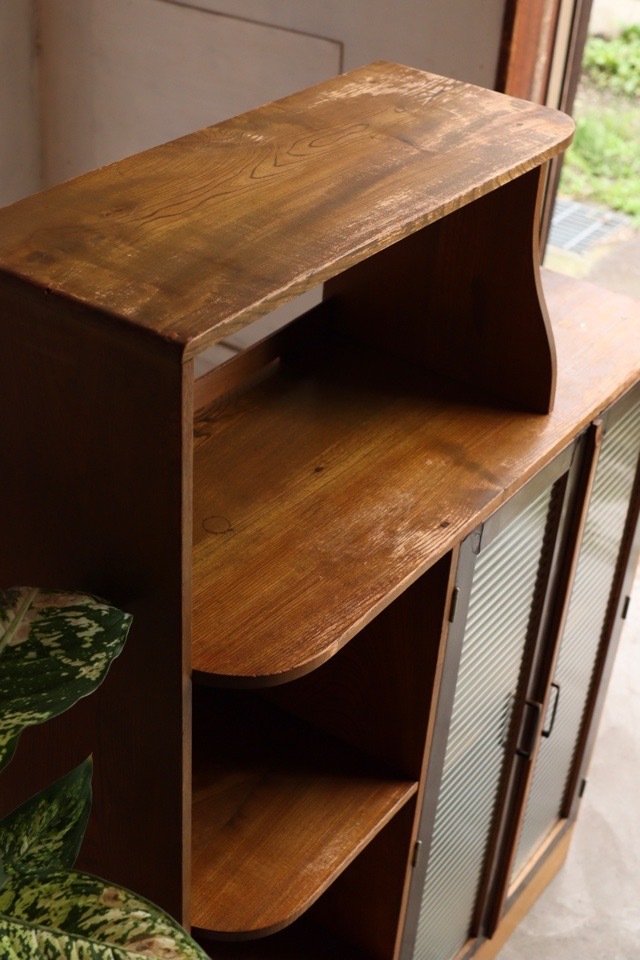 モールガラスの戸棚