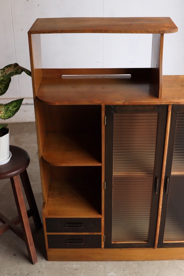 モールガラスの戸棚