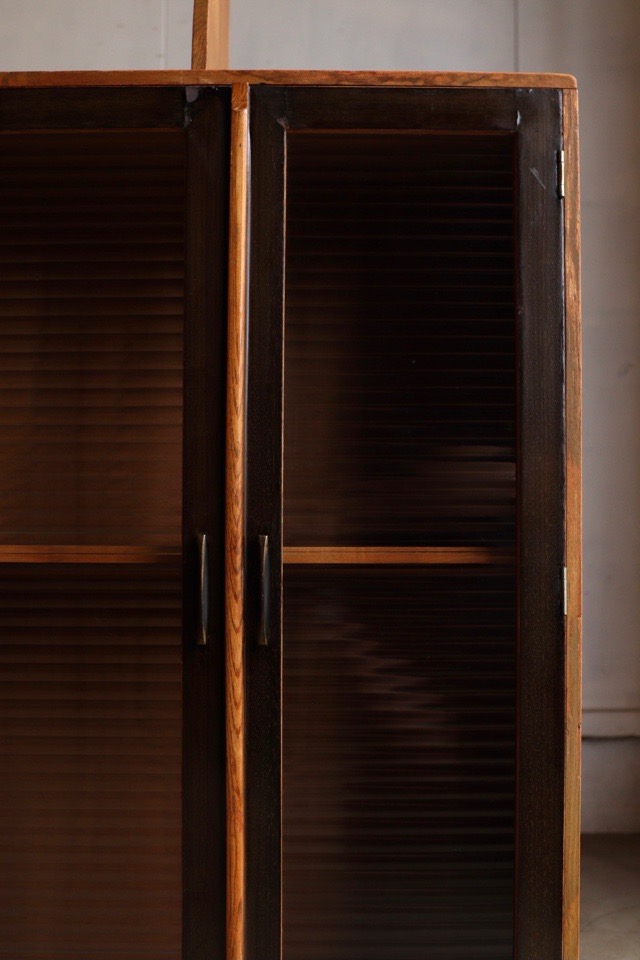 モールガラスの戸棚