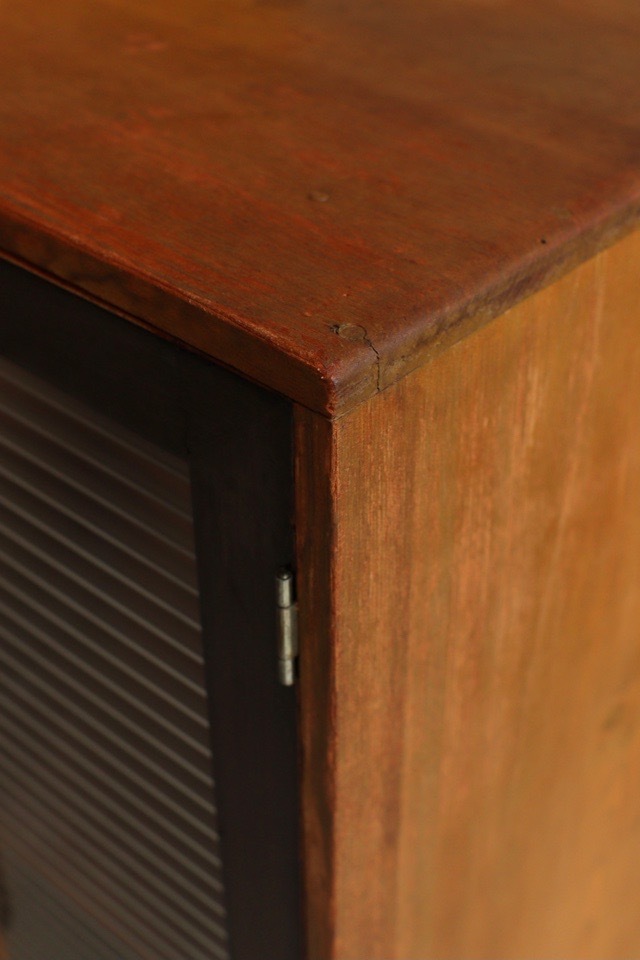 モールガラスの戸棚