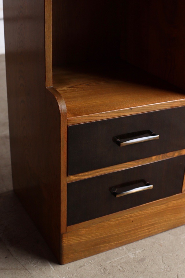 モールガラスの戸棚