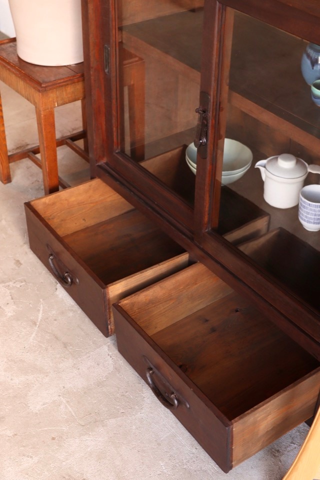 ガラス引戸棚 | 全ての商品 - 古家具古道具 そうすけ
