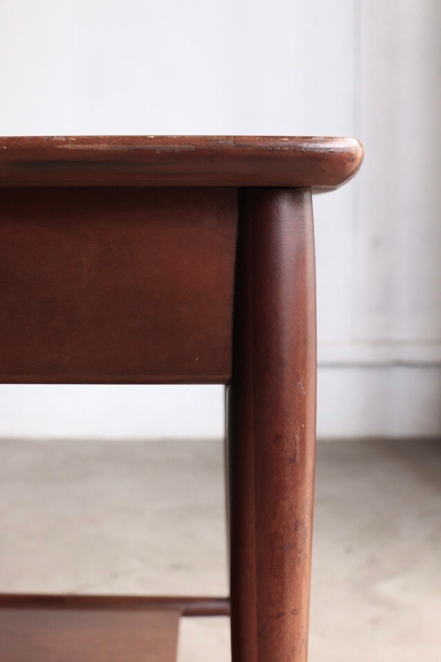 サイドテーブル