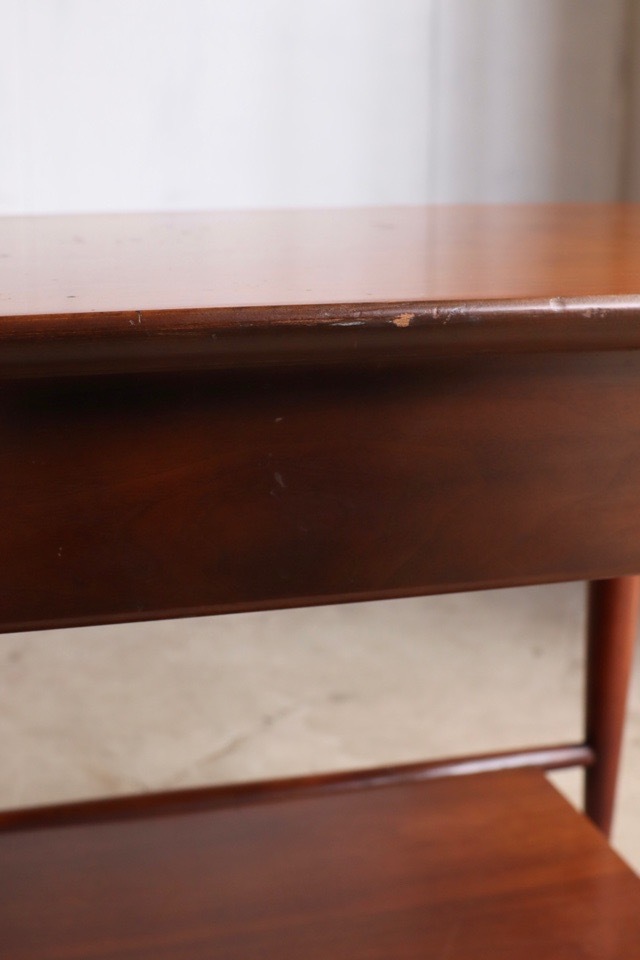 サイドテーブル