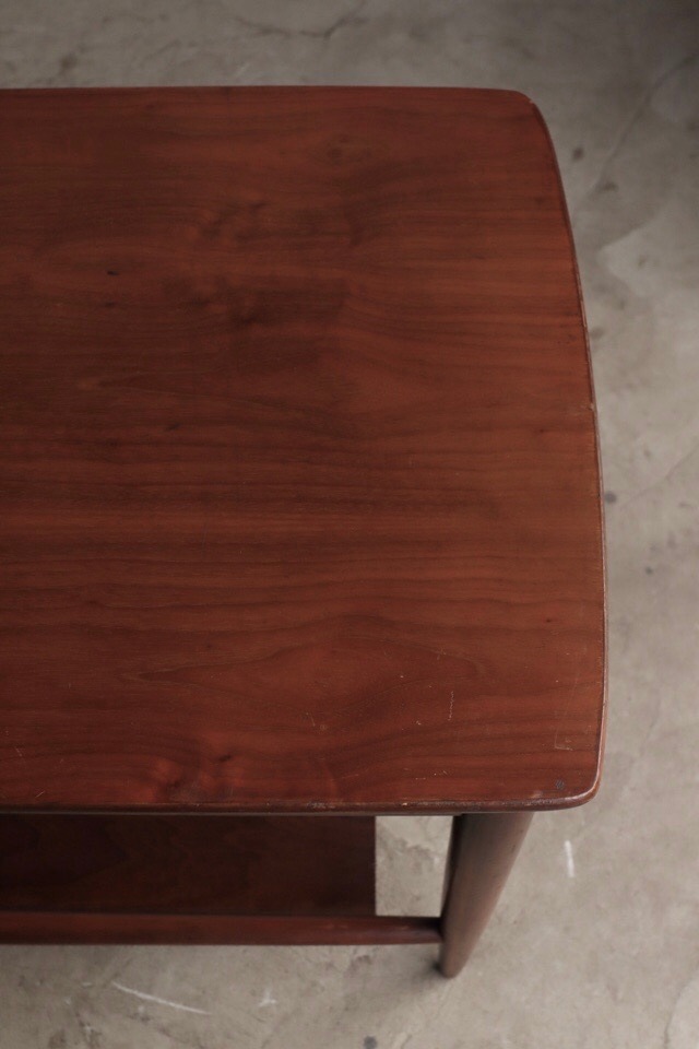 サイドテーブル