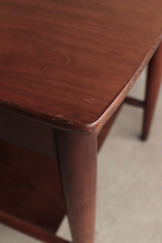 サイドテーブル