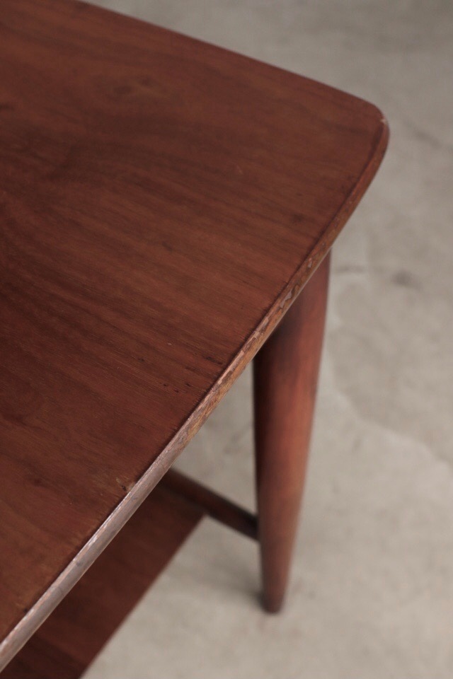 サイドテーブル