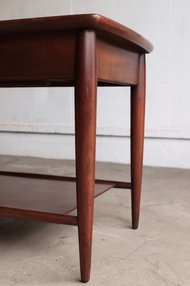 サイドテーブル