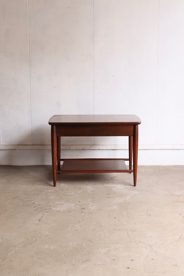 サイドテーブル