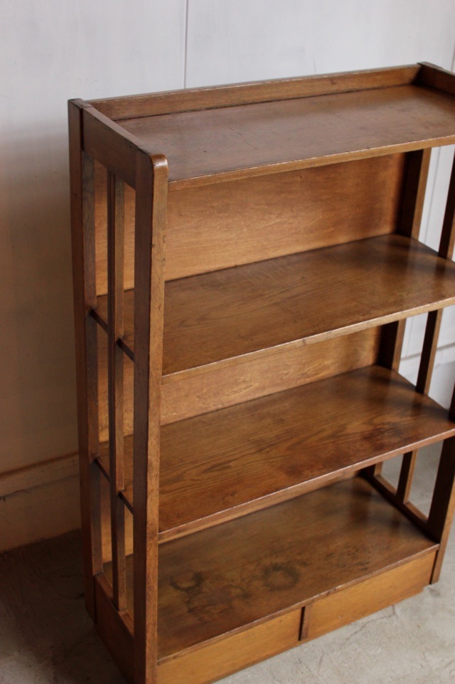 小ぶりな本棚 | (廃止)鎌倉店の商品1 - 古家具古道具 そうすけ