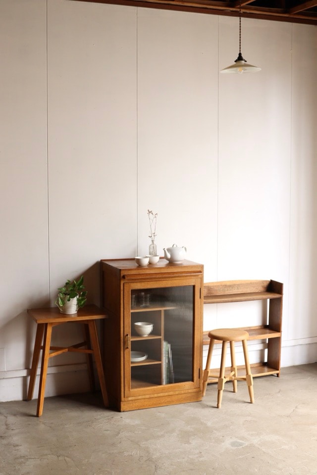 モールガラスの戸棚