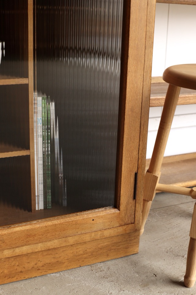 モールガラスの戸棚