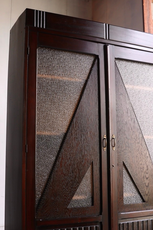 ダイヤガラスの戸棚