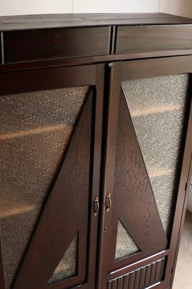 ダイヤガラスの戸棚