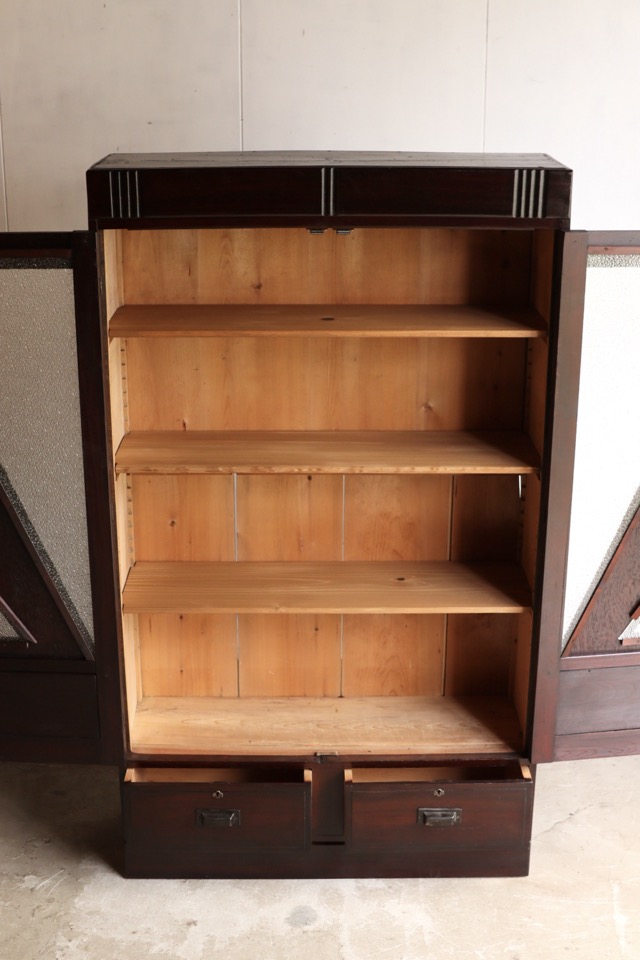 ダイヤガラスの戸棚